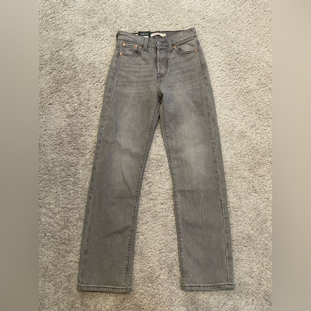 NWT Levi’s Wedgie Straight Grey Jeans - Size 23